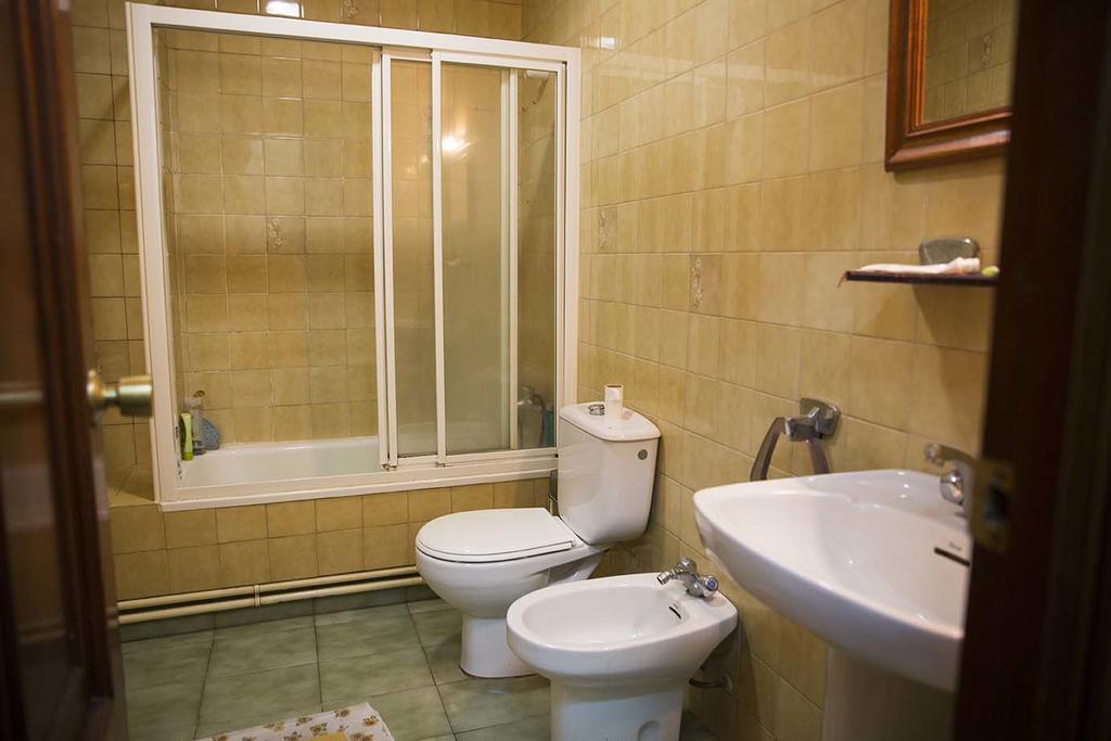 Hostal A Pedra Vigo Exteriör bild
